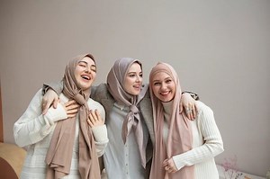 Tutorial Hijab Pashmina Plisket yang Simple Tapi Menarik dan Stylist