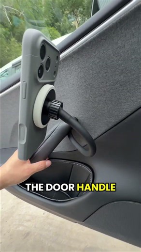 🤯 This Tesla phone holder actually works!