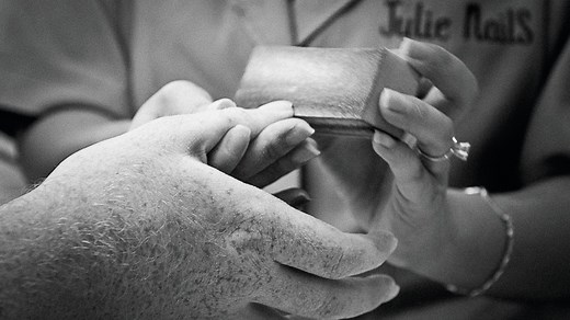 The Acoustic Guitar Player’s Guide to Using Fake Nails