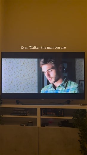 britney on Instagram: "🎬 The 5th Wave (2016) A group of teen survivors fight to save the human race from extinction after four waves of alien attacks decimate the planet. #romancebookstagram #romancebookaddict #femalegaze"