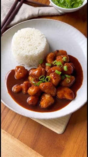 One Pan General Tso's Chicken Ingredients Makes 4 servings 2 pounds boneless skinless chicken breasts (cut into one-inch cubes) 1 large egg 1 cup cornstarch 3/4 cup brown sugar 3/4 cup hoisin sauce 1/4 cup soy sauce 1/4 cup rice vinegar 1/3 cup vegetable oil (more if needed) 2 teaspoons sesame oil 1/2 teaspoon ground ginger 1 teaspoon crushed red pepper (more for garnish) 2 cloves minced garlic Sliced green onions (optional for garnish) #OnePanDinner #GeneralTsosChicken #EasyRecipes #QuickMeals 