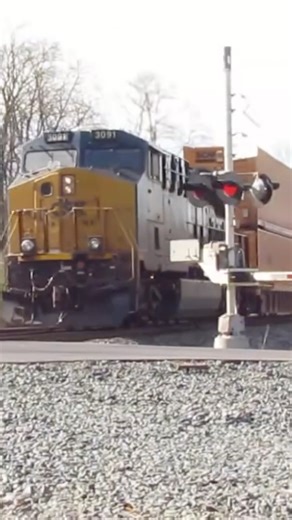 End DPU on CSX Intermodal Double Stack Train from Lodi, Ohio 4/6/2020 #shorts #csx #train #railroad