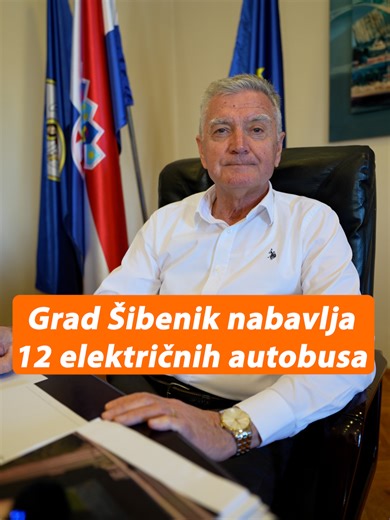 Grad Šibenik nastavlja ulagati u moderan i održiv javni prijevoz. 🚍⚡ Nabavom 12 novih električnih autobusa dodatno se modernizira javni gradski prijevoz, povećava frekvenciju postojećih linija i uvode nove linije u dijelovima grada gdje to dosad nije bilo moguće. Nova flota eletkričnih autobusa šibenskim ulicama vozit će već ovo ljeto. 🚍☀️ #GradŠibenik #Autobusi #JavniGradskiPrijevoz #Eletkričniautobusi