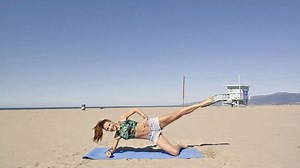 1.3K views · 38 reactions | bikini season is approaching girls, let's get started! 10 reps of every exercise, right and left. repeat 3-5 times as often as you can  bikini vücuduna kavuşmanın vakti geldi! her hareketi 10 tekrarla (sol ve sağ) yapıyoruz ve her iki günde bir 3-5 set hedefliyoruz  #fitnessvideo #fitgirls #fitgirlsworldwide #fitgirlsofig #beachworkout #hayalindekisen #dorishofer #venicebeach #yaz2017 #fitmom @fitgirlsworldwide | Squatgirl | Facebook