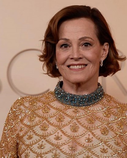 Sigourney Weaver chose Valentino at the Oscars. #ValentinoFireflies
