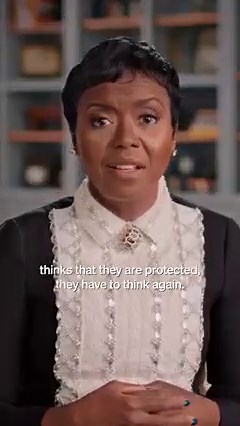 91K views · 519 reactions | Mellody Hobson—a distinguished leader and board member with experience at DreamWorks, Ariel Investments, Starbucks, and JPMorgan Chase—knows how to make tough calls from the top. Apply her decision-making framework as you enter the next stage of your career. Available on MasterClass now. | MasterClass | Facebook