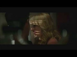 Gwen and Peter kiss in The Amazing Spider Man 2