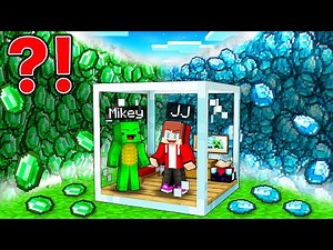 Mikey and JJ GLASS Bunker vs DIAMOND TSUNAMI Survival Battle in Minecraft - Maizen