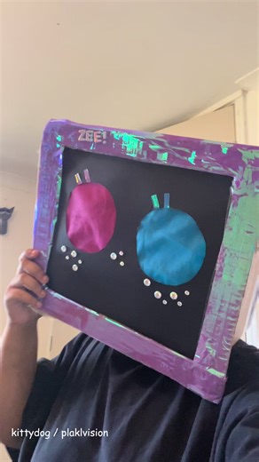 WOrk in progress of making my boxhead vee kinsona (zee) 💚📺 🩷💜💙yuppp 🤣🤣🤣🤣🤣 #boxhead #cosplay #kinsona #vee gang 😭😭