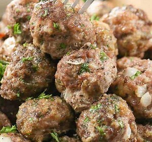 22K views · 426 reactions | This Easy Meatball Recipe is the perfect staple for any kitchen! -->https://www.spendwithpennies.com/easy-meatball-recipe/ | Spend With Pennies | Facebook