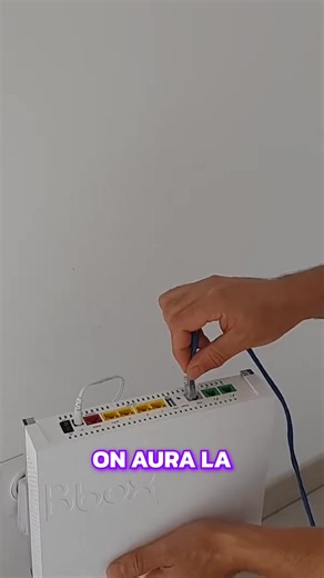 11K views · 49 reactions | Branchement d'une box Internet en cas de DSL et fibre optique. Il explique comment connecter l'alimentation et les ports Ethernet, puis comment installer le boîtier fibre optique dans le tableau électrique pour une connexion optimale. #BoxInternet #DSL #FibreOptique #TutoInternet #InstallationInternet | Autonomie électricité | Facebook