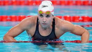Regan Smith duels with Kaylee McKeown in 100m back final