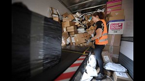 Douvrin : la plus grande plateforme Colissimo de France