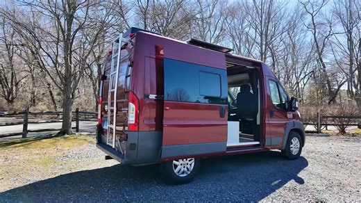 Short Camper Van Brilliantly Fits Many Features in Its Cozy Interior, It's Now for Sale