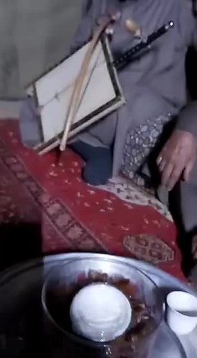 Exploring Traditional Lute Melodies in a Cozy Setting