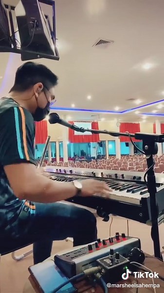 Musik Gereja: Trio Keyboard, Bass, dan Drummer