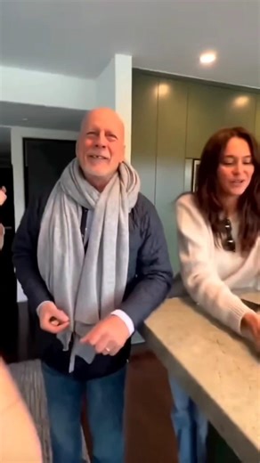 Bruce Willis & Emma Celebrate 18 Years Amid Dementia Battle 💔