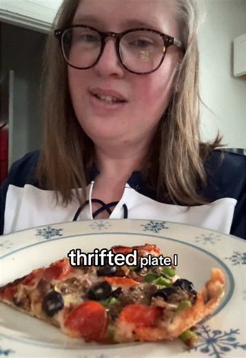 Hi 👋 Let’s go Pats 🏈 Late lunch = leftover Maple Pig pizza (10/10, no notes 🍕) Late supper = BBQ chicken nachos before the game 😋 Also… I taught myself to crochet 7 weeks ago and now I’m designing stockings for my whole family?! 🧶✨ Pattern finished stocking coming soon 🤞 #LetsGoPats #GameDayVibes #NewEnglandPatriots #CrochetLife #CrochetTok