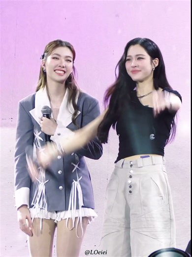 Orm is so in love with ling #หลิงออม #LingOrm #เพียงเธอ #OnlyYouTheSeries #หลิงออม