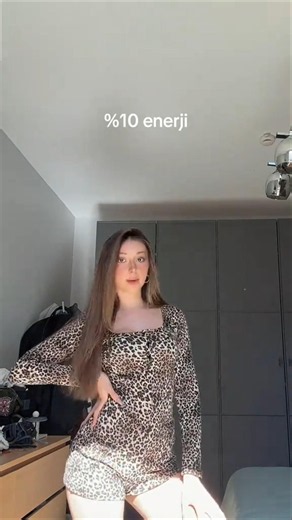 Leopard woman is doing the Tricky Dance with 10% energy 💚🐢 #suedauluca #manifest #trick #dance