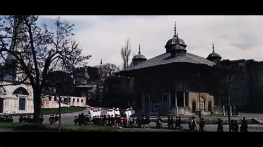 Flying Clipper (1962) gezi-filminde pekçok ülkeden sahneler görüyoruz. İstanbul'daki bölümlerden bir seçki. Filme Youtube'dan ulaşabilirsiniz. 56. dakikadan itibaren Alanya, Antalya, Göreme, ve İstanbul'dan görüntüler var. | istanbulium