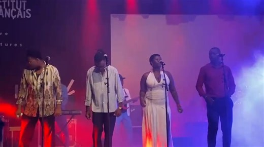 Quel dommage si vous n'êtes pas là ! L'Institut Français du Togo est l'endroit où il faut être ce soir. Le célèbre King du Zouk togolais a déjà commencé son set, et c'est un pur régal pour les oreilles. Écoutez cet extrait plein de douceur ! | ZIK DE PARTOUT