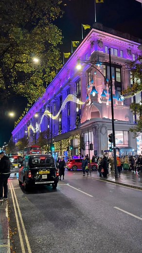 Selfridges & Disney have teamed up for “A Most Magical Christmas 2025” — A dazzling festive collaboration featuring Disney themed window displays, light shows and exclusive in-store collections. #disneyworld #selfridges #Christmas #london #england #unitedkingdom #travel #holiday #fblifestyle | Letswatchdiz