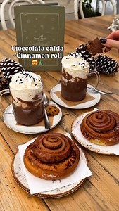 La nostra cioccolata calda il nuovo cinnamon roll! 😋🎄 🎄☕️ Con chi proverai questa combo? 😍 | Nonno Andrea