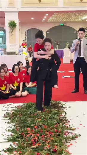 đi trên hoa hồng gai bài học rút ra là gì nàoo ?? 🤣 #xh #đitrenhoahonggai