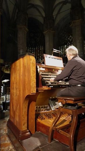 BACH's Gigue fugue in Milan Cathedral