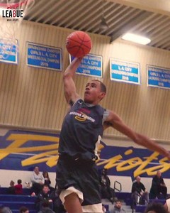 The younger brother of Arizona 🐻 signee Josh Green (@josh_green6) MADE a name for himself this past weekend. • 2023 6’5” wing forward Ky Green put on a show for @NikeAZSupreme, helping to lead them to 3-1 at Session 2 of the #WESTLea8ue. • 🎥 @pthoops | MADE Hoops