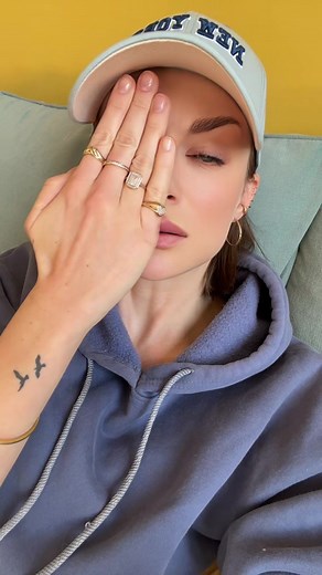 Casual Style Showcase: Gray Cap and Hoodie Look