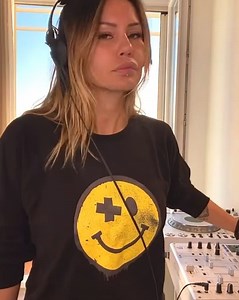 290K views · 4K shares | #ElectroEstreno  Deborah De Luca estrena nuevo sencillo “Goodmorning Clorophilla”.  Escucha lo más nuevo de la semana  https://bit.ly/2T6PwB8 | MDM Música | Facebook