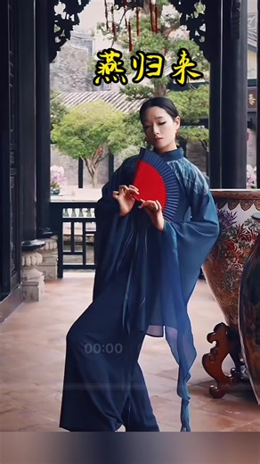 Chinese Classical Dance “Swallows Return”