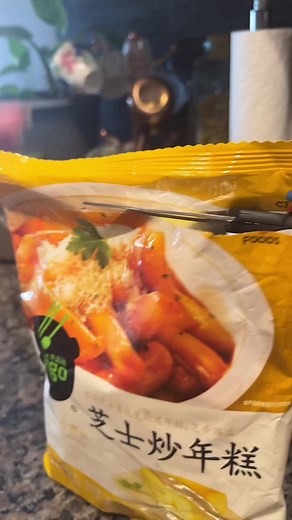 Quick dinner… eggs sandwich and rice cake. Cooked whatever was in the pantry