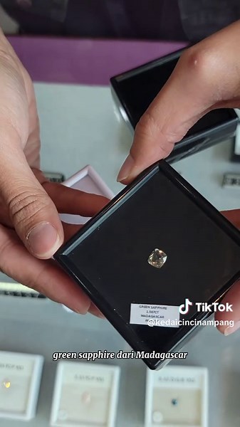 Custom Wedding Rings for a Unique Love Story