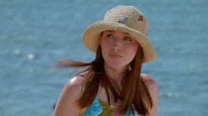 A creepy thief steals a huge wad of cash from a young girl and leads the #Baywatch Hawaii crew on a wild chase! #BaywatchHawaii | Baywatch