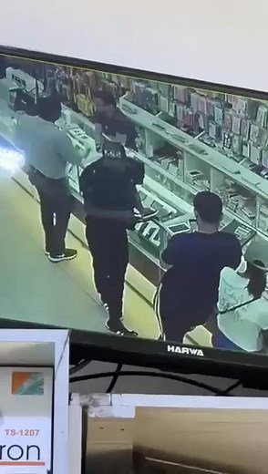 🚨 E500 REWARD 🚨 PLEASE HELP 🚨 Attention Maswati Lamahle ‼️ Please help us locate this man in the video 🙏 He came to our shop in Manzini and stole a brand new iPhone 11 Pro from our Shop 💔💔 Please check comment section for his clear picture 📸 . E500 will be given to anyone who leads us to his exact location 🙏🙏 Our numbers are 7820 5146 / 78141020 / 79233070 📲 Thank You 🙏 | The Swazi Voice