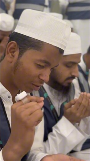 Have you ever seen the mute and deaf make duaa to Allah by sign language? Watch these Huffadh