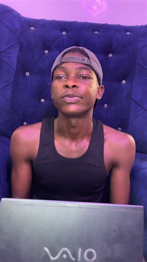 MoneyBank🪐 (@moneybank_of_delta)’s video of bank teller counting money