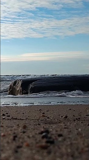 Морской берег сегодня обзор волны бьются об камень