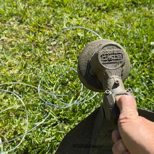 No tangle, no problem. With EGO’s Line IQ™, you’ll never have to re-load your line trimmer again. Here’s @toolsbydesign with a one-button demo. | EGO Power Plus