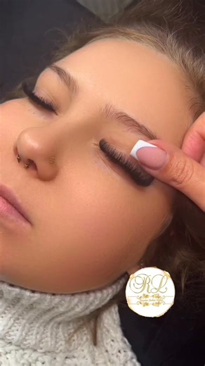 Extrém Mega Queen 20D 9mm-16mm Orosz selyem szempilla épités. #zalaegerszeg #szempillastylist #szempilla #zala #zalamegye #lashextensions #lashes #lashartist #VAS Szőke Amarilla💋 Russian Szempilla Stylist Virginia | Russian Lashes