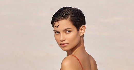 Comment coiffer ses cheveux courts comme Eve Gilles, Miss France 2024 ?