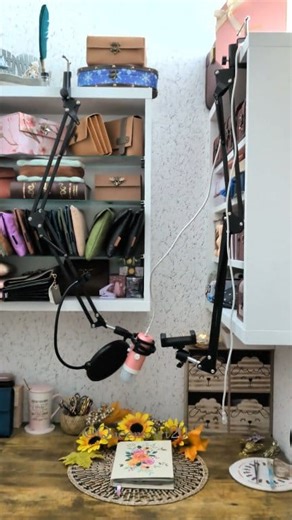 16K views · 543 reactions | My little craft space (1m x 2m). I'm very proud of how nice and peaceful this space has become.殺 Renovating it was a challenge, but it was worth it. What do you think? #relaxing #art #asmr #scrapbooking #journaling | QueensArt | Facebook