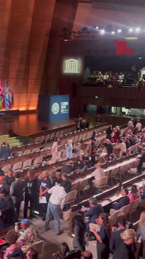 Pape à Paris | À l'Unesco, le plus grand auditorium est plein une heure avant l'arrivée de Lé...