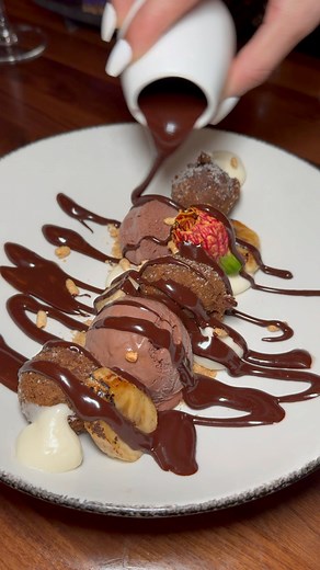 Tempura Banana Split Sundae 😍🍨🍌 #sundae #icecream #bananasplit | Foody Fetish