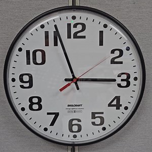 Daylight Saving Time! Clocks have fast forwarded 1 hour. In the digital world it's instantaneous. In the analog world it takes a few seconds to get there... considerably less than warp speed, but entertainment for those of us on the night shift. 🤓 | US National Weather Service Blacksburg VA