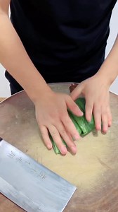 199K views · 871 reactions | Spring Onion Cutting Skills Chinese Way #fblifestyle #fbreelsfypシ゚viralfbreelsfypシ゚viral #reelsvideoシ #fbyシvideo #reelsviralシfb #reelsfbシ #fbreels #reelstrending | knife Chinese skill | Facebook