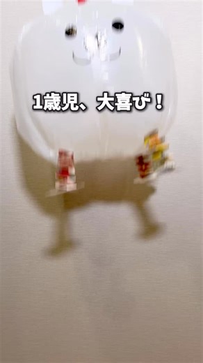 しゃち⌇1歳のカンタンおうち遊び on Instagram: "今回の遊びは 【トコトコわんわん🐕】 ⁡ 🧶使うもの🧶 ・カラー袋やゴミ袋(45L) ・ビニールテープ ・透明テープ ・養生テープ ・紙パック(3個でわんちゃん1匹分作れます🐶) 紙パック以外にも、ティッシュ箱やお菓子の箱等、厚めの紙ならなんでもOK💡 ・両面テープ ・セロハンテープ ・ひも ・マジック ・ハサミ ⁡ ✂️作り方✂️ ボールの作り方は9月21日投稿の「大玉ボール作り方」を見てね💡 ⁡ 🐶トコトコわんわんの作り方🐶 ①紙パック2本を開いて8当分にする ②細長くカットした紙を2つずつテープで合わせる ③パックを交互に折ってバネにする (4つ作る) ④紙パックを丸く切る(4つ作る) ⑤③と④を両面テープでくっつける ⑥⑤をわんわんの体につける 両面テープでつけますが、外れやすかったらセロハンテープで補助する ⑦紐をわんわんにつける 紐を引いてみると😮 ⁡ ⁡ 寒い日もわんわんと一緒に走ってポカポカしてね🤭 ⁡ ⁡ ⚠️注意事項⚠️ ⚫︎必ず大人が見守りの元遊んでね！ ⚫︎遊んだ後のおもちゃは、